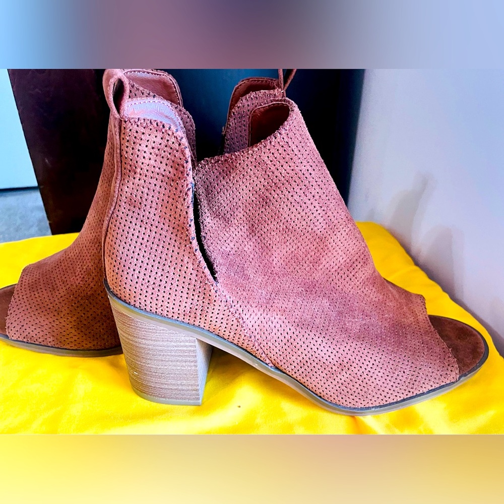 Universal Thread Charlee Booties